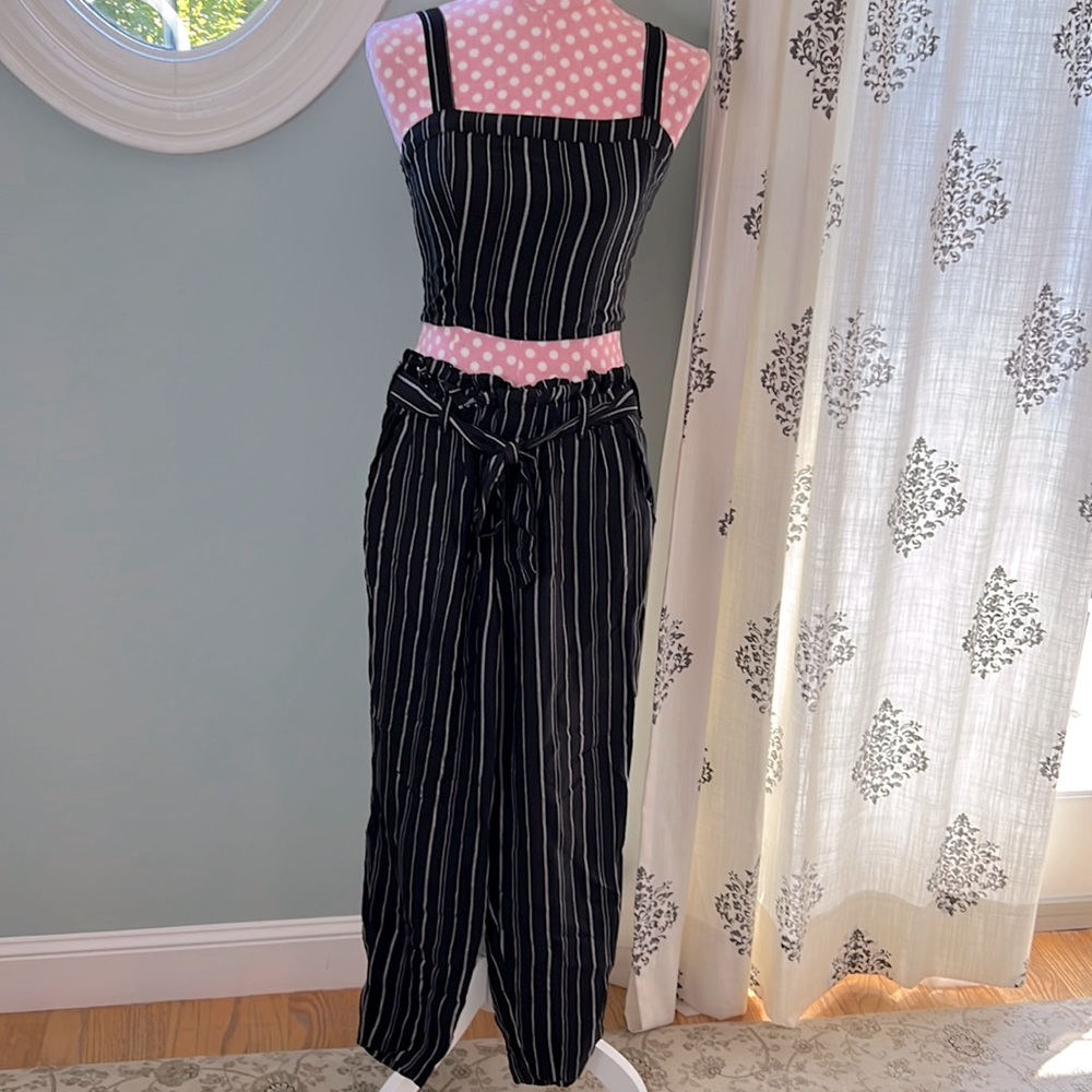 NWOT Hollister Crop Top & Pants Set Size S/XS